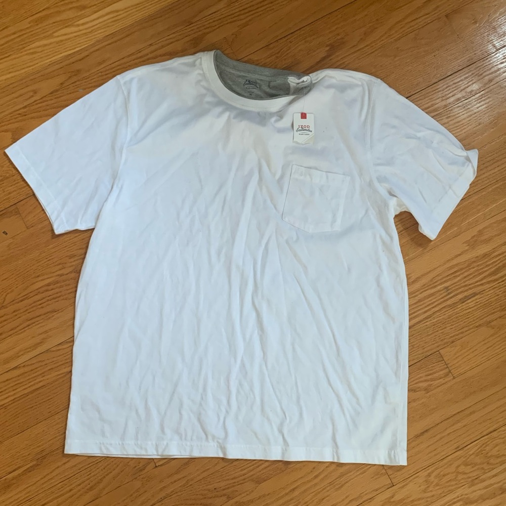 IZod Men’s XL layered T-shirt. NWT